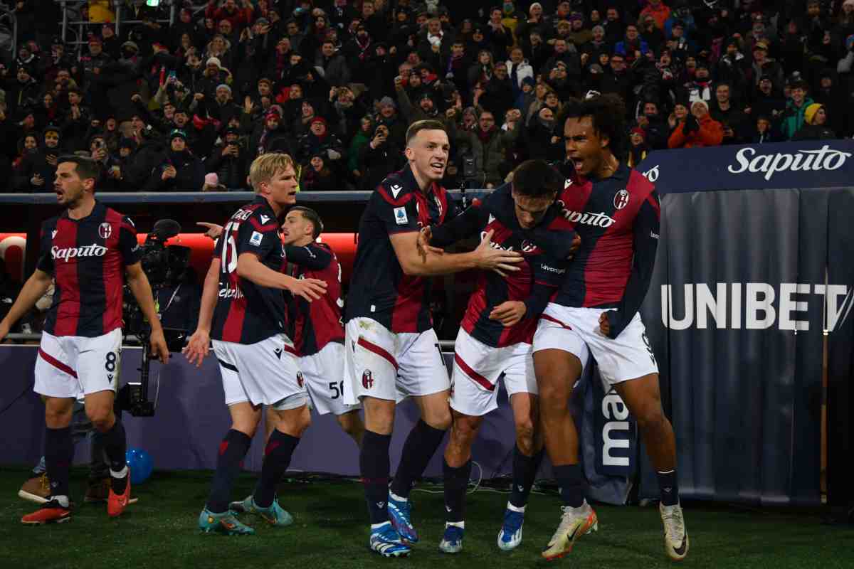 Bologna, commozione in campo