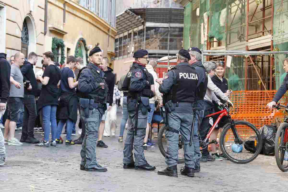 Polizia a lavoro prima di Roma-Brighton