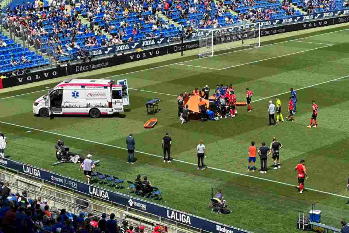 Ambulanza in campo in Liga