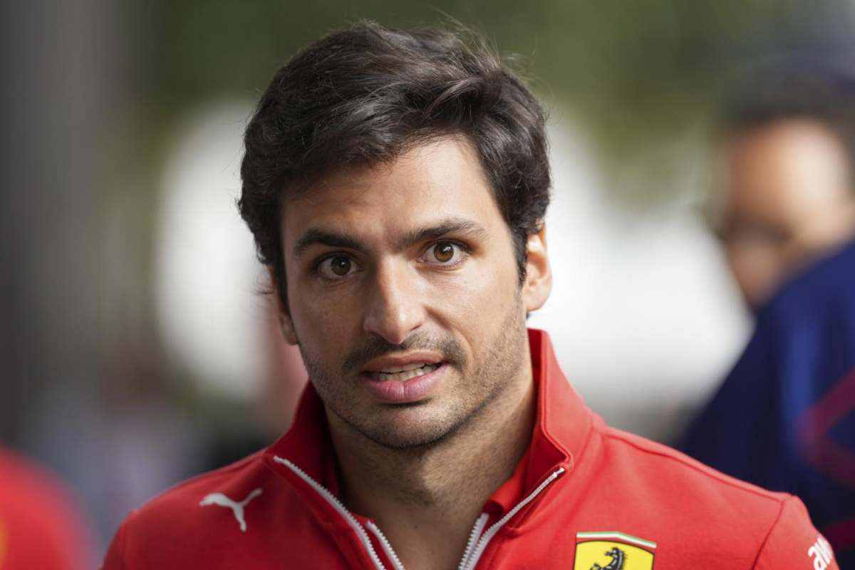 Sainz bastonata Ferrari