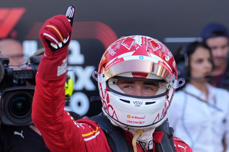 Leclerc regala casco a famiglia Jules Bianchi