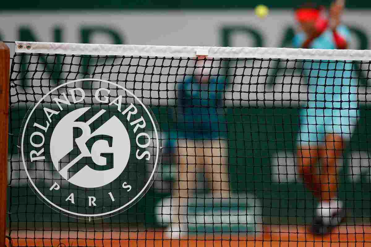 Roland Garros, che vergogna: il tennista denuncia di essere stato sputato addosso