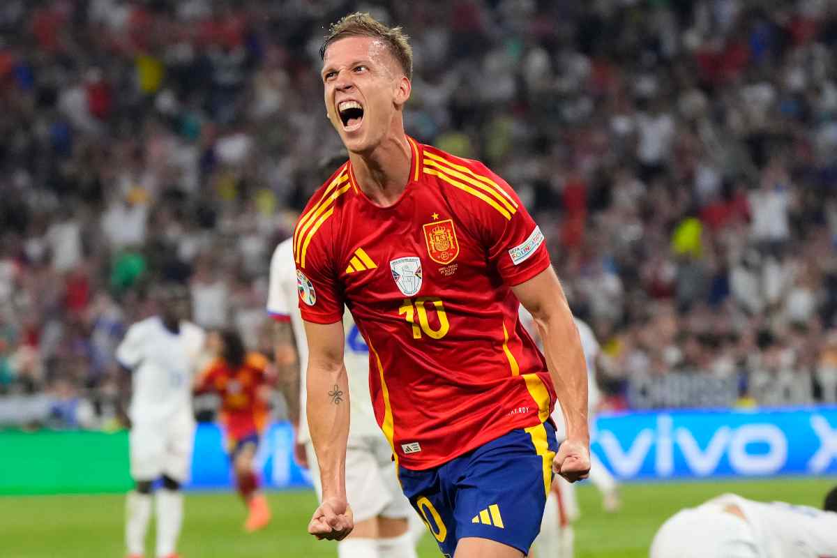 Dani Olmo firma