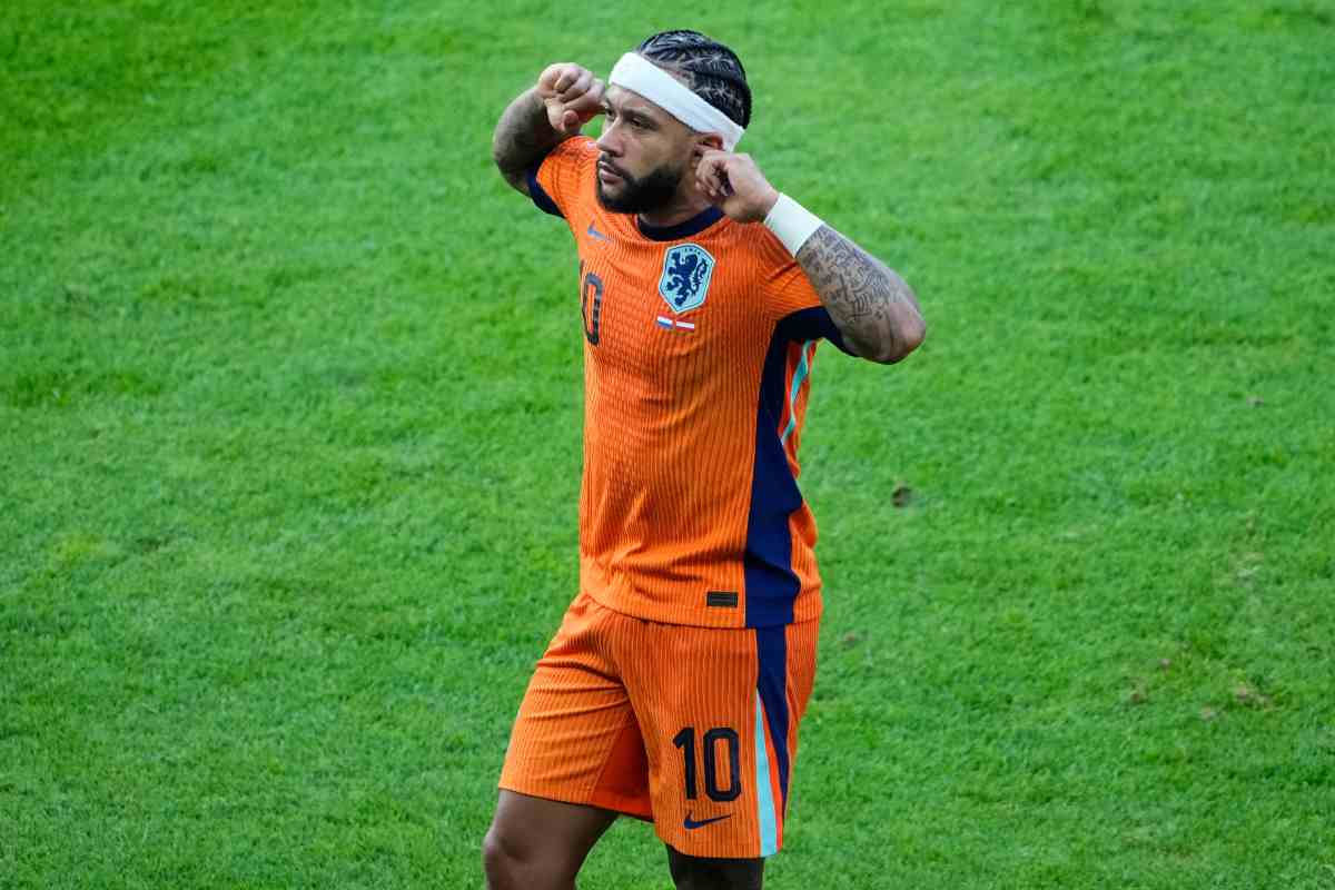 Il Milan pensa a Depay per completare l'attacco