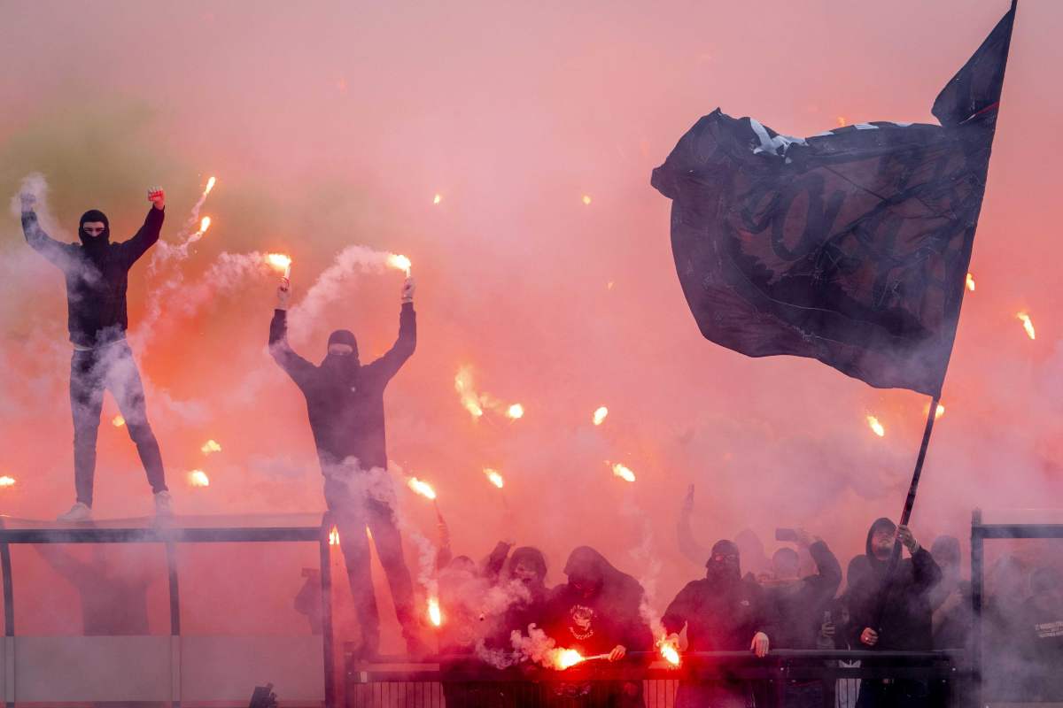 Rinvio Feyenoord-Ajax