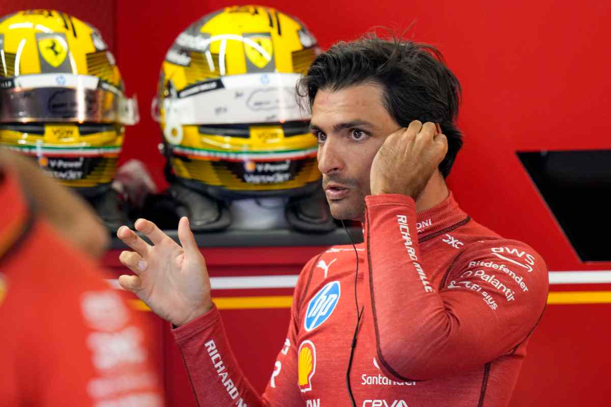 Durissimo colpo quello subito dalla Ferrari: c'entra Carlos Sainz