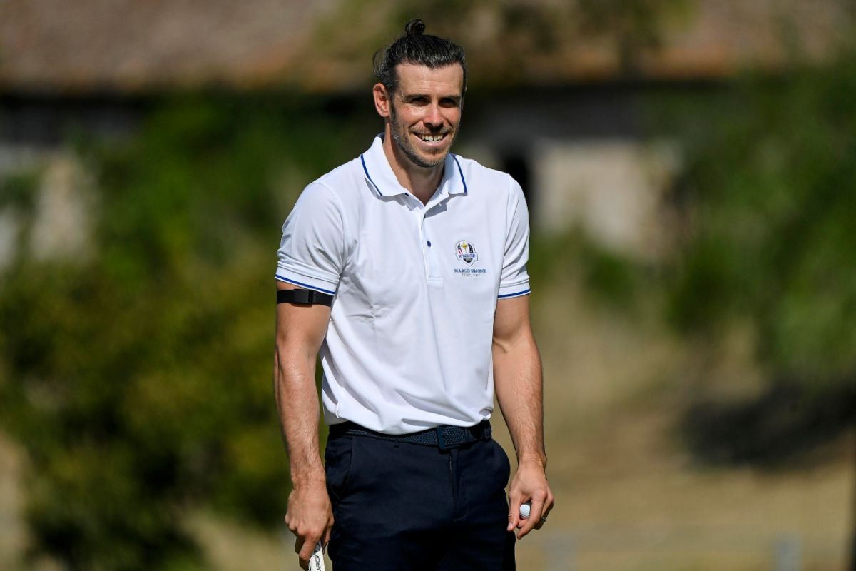 Bale gioca a golf