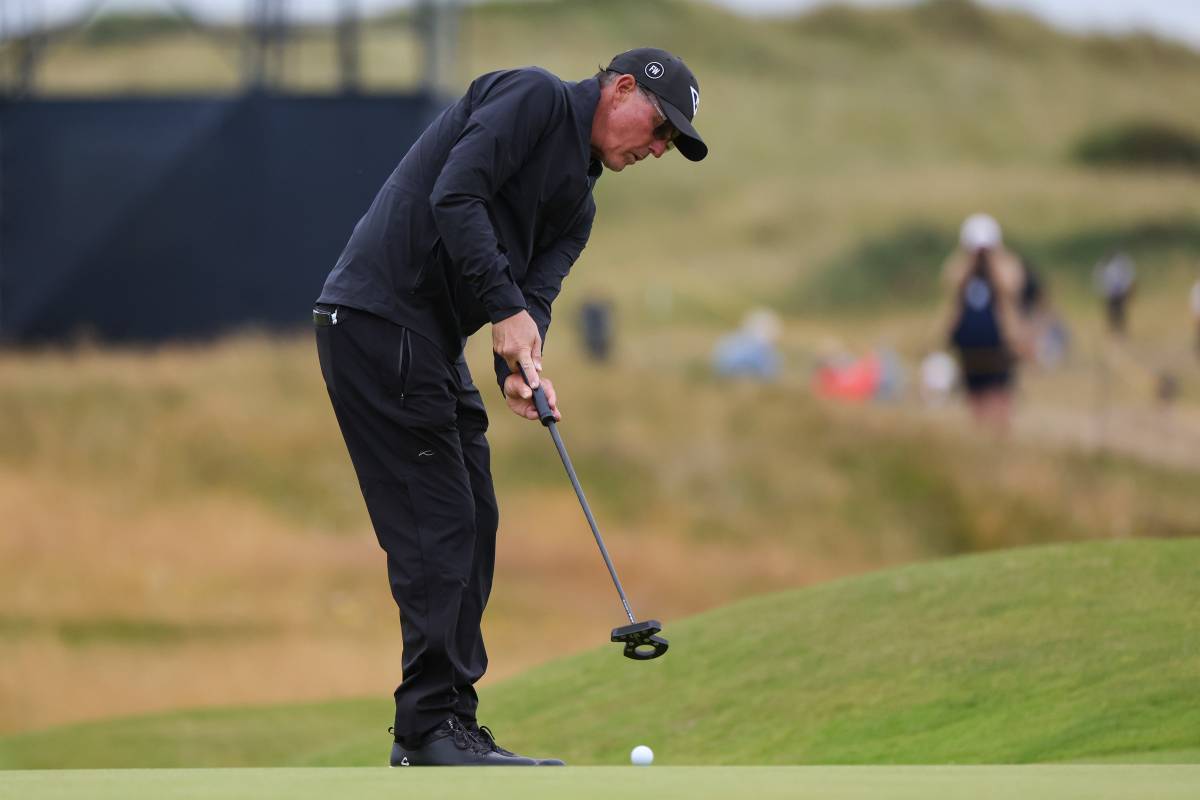 Phil Mickelson gioca a golf