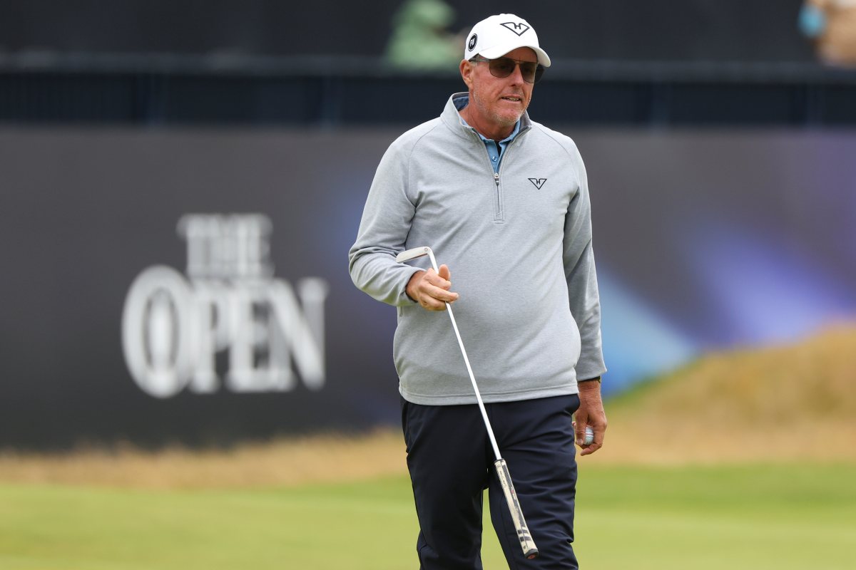 Phil Mickelson gioca a golf