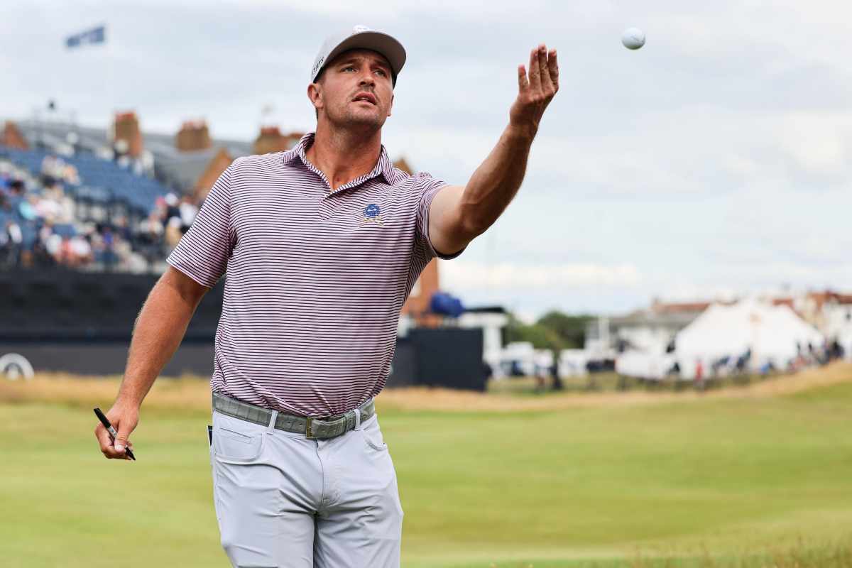 DeChambeau gioca a golf