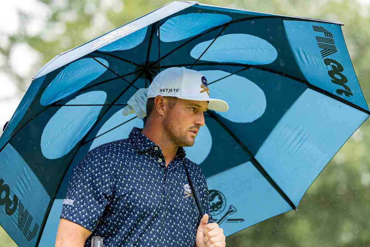 DeChambeau gioca a golf