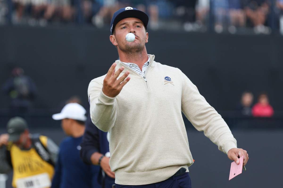 DeChambeau gioca a golf