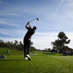 Golf tee shot al Farmers Insurance Open