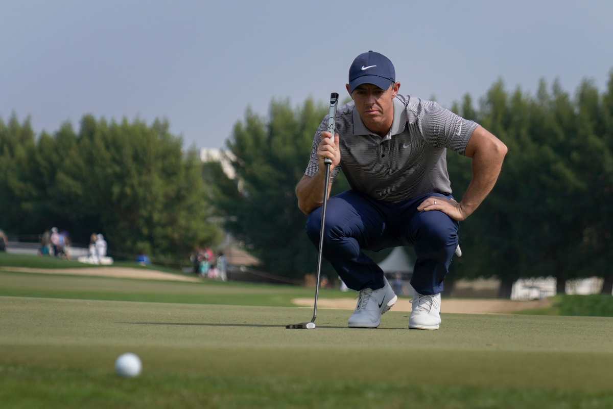 McIlroy gioca a golf