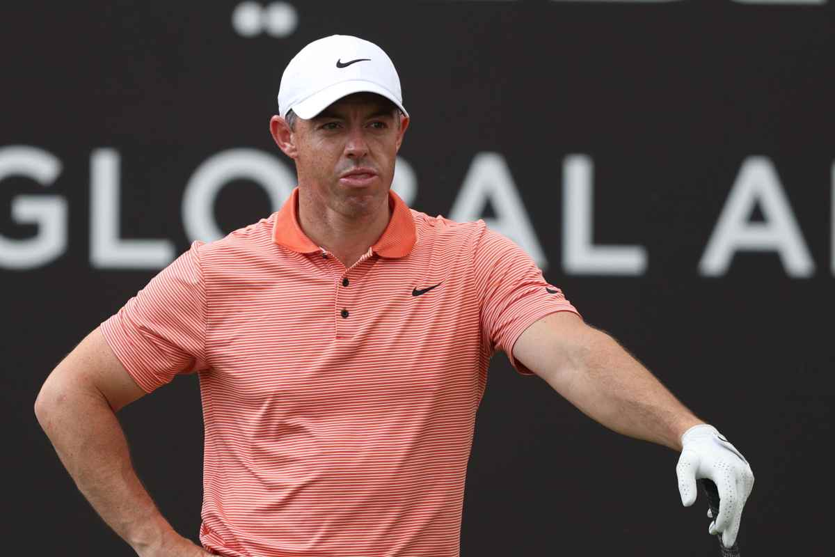 McIlroy gioca a golf