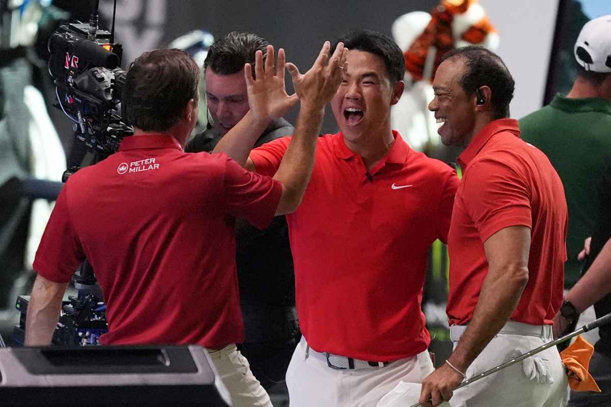 Tiger Woods esulta per la vittoria in TGL 