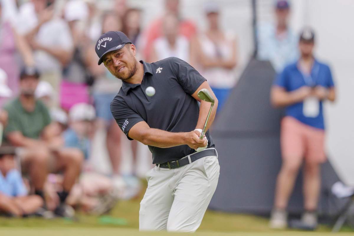 Xander Schauffele gioca a golf