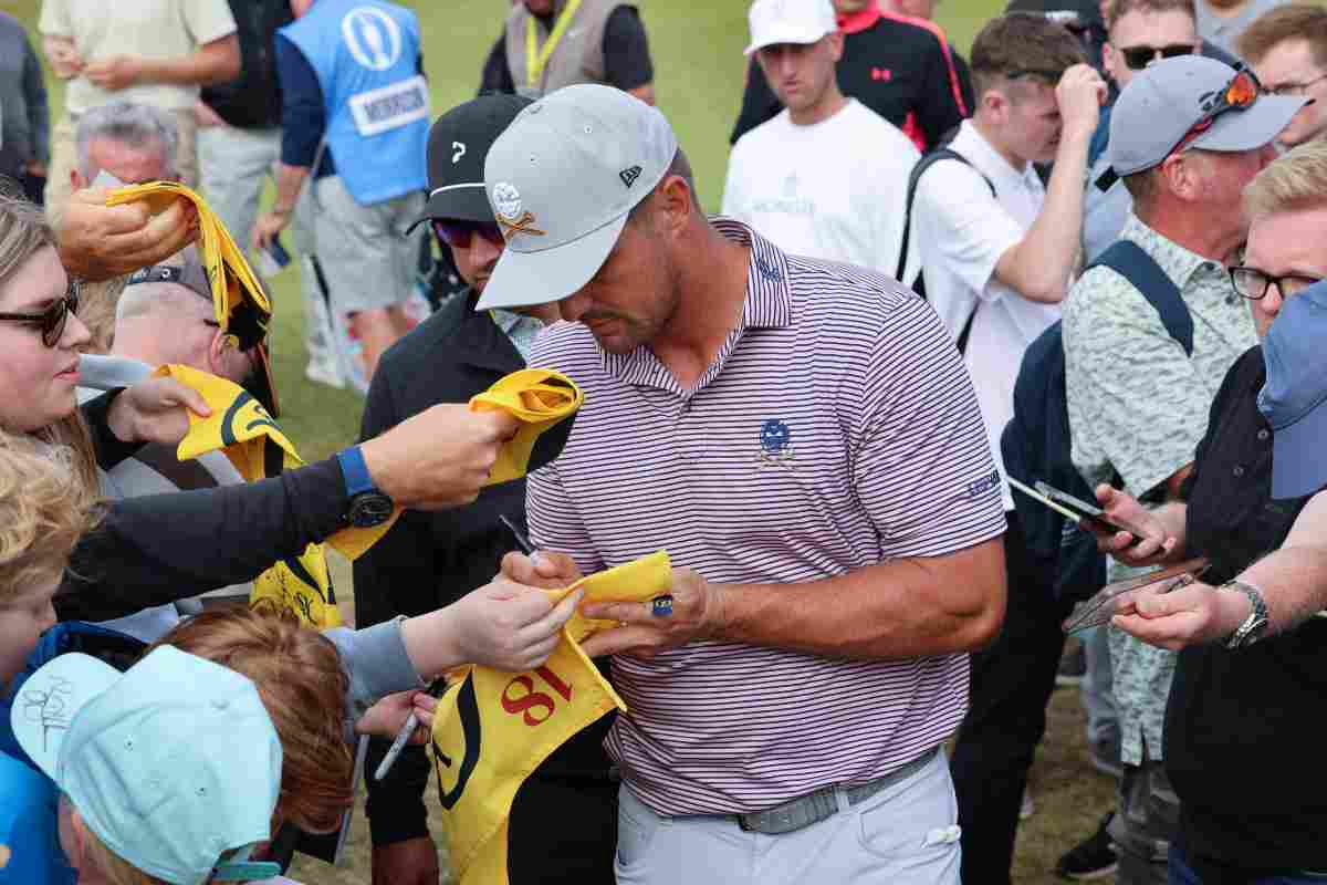 Bryson DeChambeau firma autografi