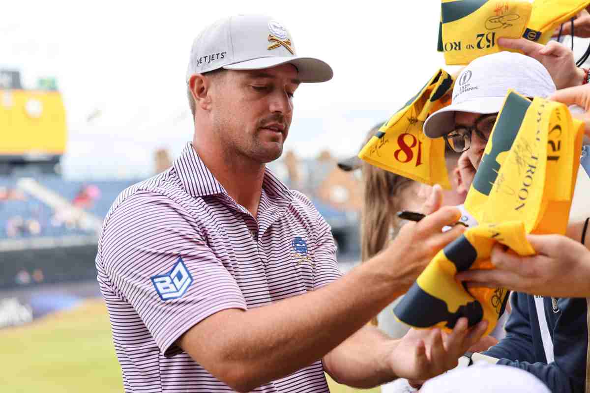 Bryson DeChambeau firma autografi