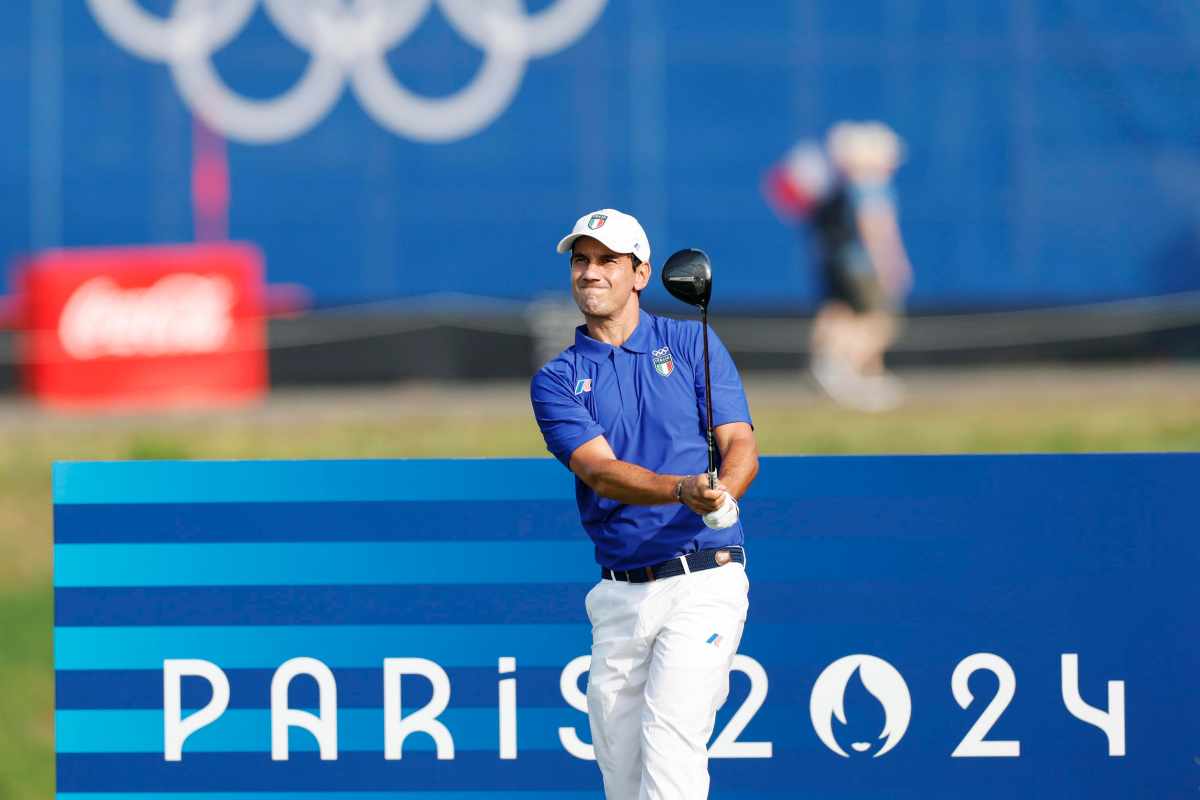 Manassero gioca a golf