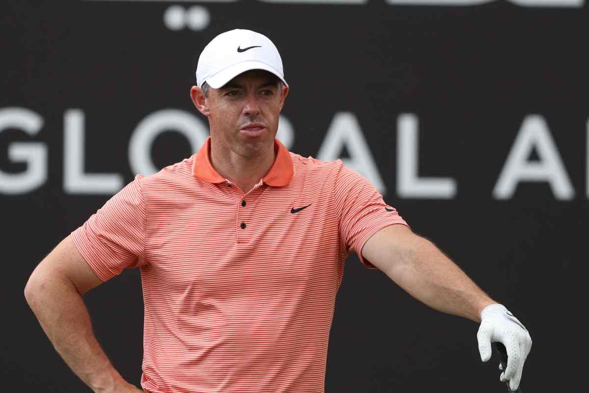 McIlroy gioca a golf