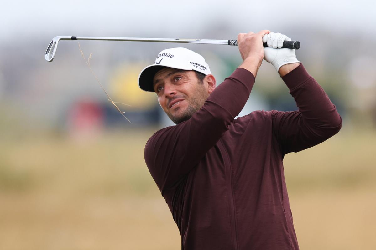 Francesco Molinari gioca a golf