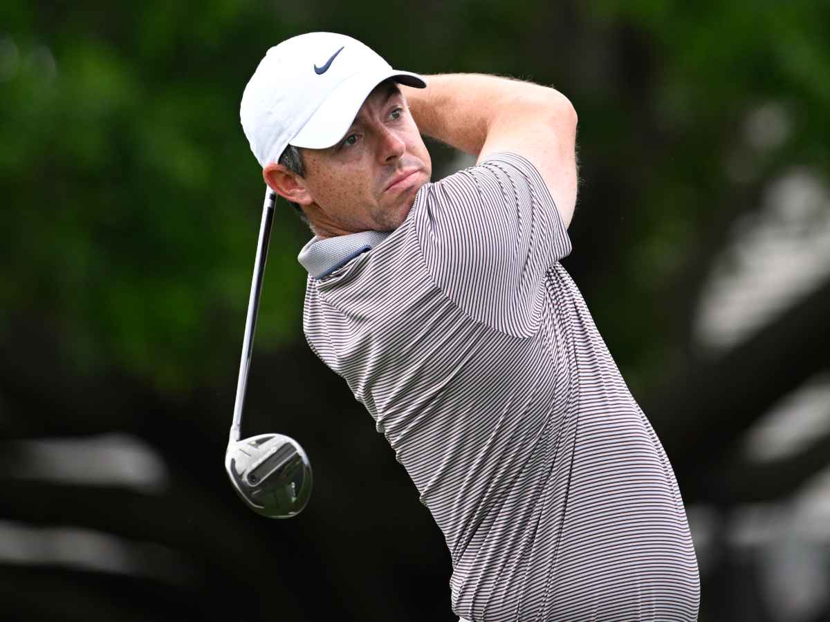 McIlroy che colpisce la palla